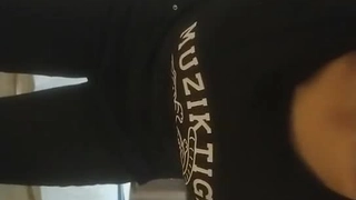 可爱的大学宝贝挑逗和愉悦自己