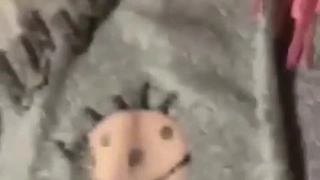 绿帽妻子与丈夫和他的朋友度过了一个愉快的夜晚