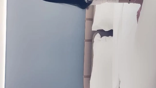 继女戴上眼罩被爸爸操