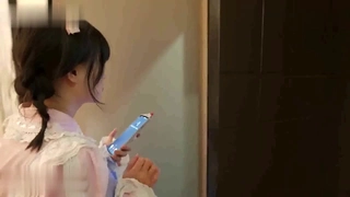 Al&mdash;格蕾塔&middot;通贝里 浴缸里快速口交