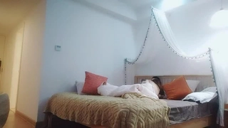 长相清纯高颜值萌妹子道具自慰秀 全裸跳蛋塞逼逼震动无毛粉嫩搞完浴室洗逼逼 很是诱惑不要错过