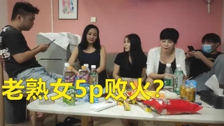 娇妻客厅激情嗯啊呻吟视频吃我的大鸡巴射她嘴里