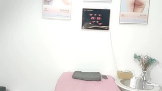 可怜的小妹被土豪当成性奴隶对待