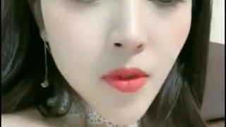 大屁股的俄罗斯少女被双重插入和肛交