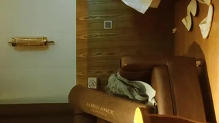 已婚空姐偷吃自拍流出
