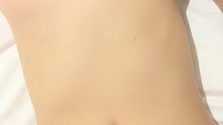 大学生在肛交前脱衣服并撕开衣服挑逗