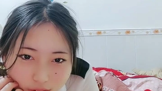 [不能只有我看到!!]甜心银行妹在床上扮护士 衣服挖中空看那对奶子让男人血压激升!!