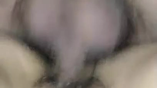 防疫在家无事做，爱爱直播赚大钱~ 很主动的妹子懂玩，用她的屄紧紧吸住我的屌，主动把精液给夹了出来