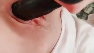 欧美猛插40岁大叔温柔抽插21岁黑丝可爱女友内射！欢迎狼友私聊留言上车